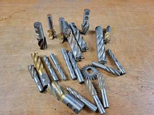 lot 2200 image: Lot of Assorted Endmills - Used - Up to 1.5 Diameter