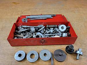 lot 2202 image: Lot of Assorted Tooling in Vintage Snap-On Box