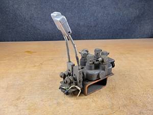 lot 2205 image: Cessna 2-Spool Hydraulic Valve - Unknown Condition