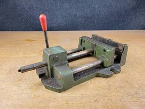 lot 2209 image: Vicro Kuei 8 Machinist Vise