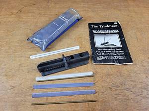 lot 2221 image: Tri-Angle Sharpmaker Sharpening Tool - Model 203MF