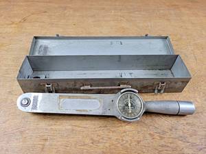 lot 2226 image: Vintage APCO Mossberg Co. 12 Drive Dial Torque Wrench in Case