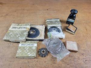 lot 2305 image: Lot of Assorted Milling Cutters - Up to 4 Diameter