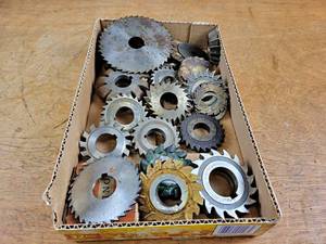 lot 2326 image: Lot of (22) Milling Cutters and Slitting Saw Blades - These range from 4.5 to 2