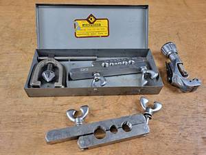 lot 2332 image: Armstrong Flaring and tube Cutter Set in Metal Case