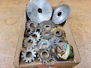 lot 2351 image: Lot of (21) Milling Cutters and Slitting Saw Blades - Sizes up to 6