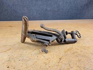 lot 2357 image: Vintage 9 Saw Blade Sharpening Vise