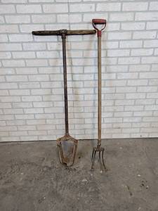 lot 2410 image: Vintage Post Hole Digger and Cultivator - NO SHIPPING