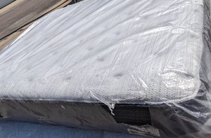 lot 496 image: King Beautyrest Silver  11.75 Inch Mattress