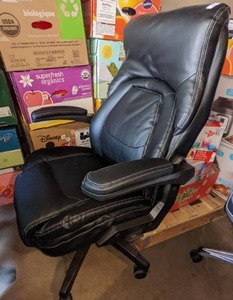 lot 96 image: Lazy Boy Manager Office Chair
