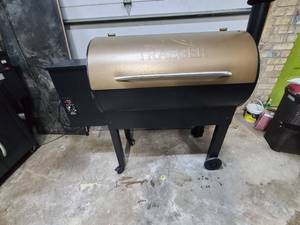 lot 8 image: Traeger Texas Elite 34 Series TFB65LZB Pellet Grill, 34 in W x 19 in D Cooking Surface, Steel