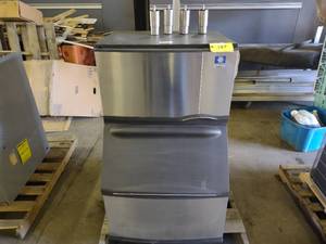 lot 129 image: Manitowoc Model SD0302A Ice Maker w...