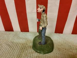 lot 5 image: Novelty hunter statue