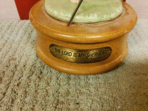 lot 4 image: Jesus music box