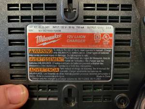 lot 49 image: Milwaukee M12 Battery Pack Charger (USED) 12v LI-ION Charger