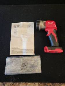 lot 31 image: M18 Milwaukee WORKLIGHT (NEW)