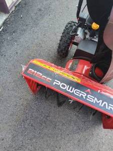 lot 60 image: Powersmart 24 in 2 stage snow blower.