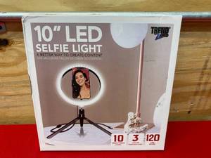 lot 99 image: TREND ZONE 10 LED Selfie Light