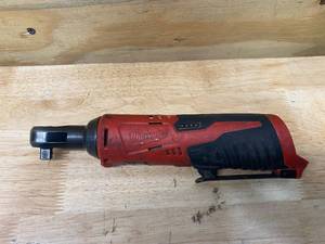 lot 36 image: MILWAUKEE M12 12-Volt Lithium-Ion Cordless 38 in. Ratchet (Tool-Only)