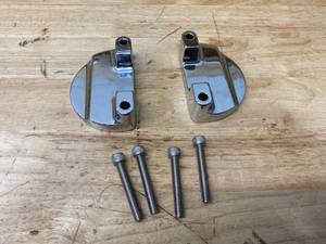 lot 117 image: DRAG SPECIALTIES Chrome Fender to Fork Adapter for 21 in. Wheel - 1410-0021
