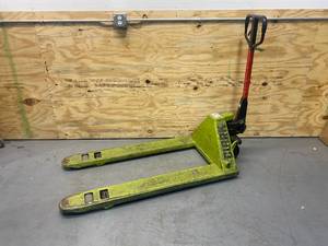 lot 127 image: CLARK Pallet Jack