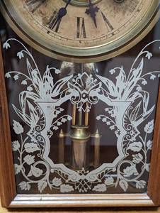 lot 3 image: Antique Carved Wood Mantle Clock