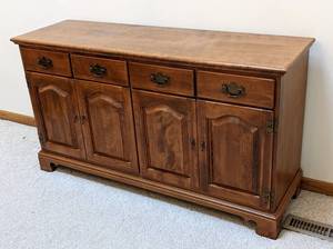 lot 4 image: Vintage Ethan Allen BuffetSideboard