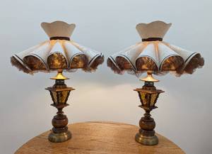lot 5 image: Pair of Vintage Table Lamps