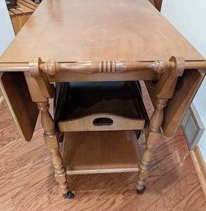 lot 20 image: Vintage Wood Bar or Tea Cart