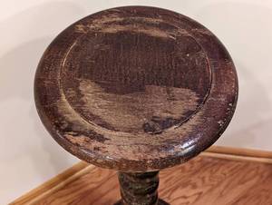 lot 23 image: Vintage Spindle StandPedestal
