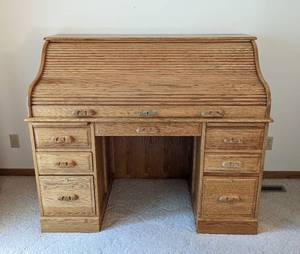 lot 25 image: Winners Only Roll Top Desk