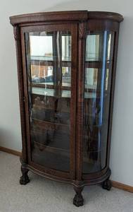 lot 27 image: Gorgeous Curved Glass Display Cabinet