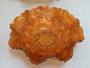 lot 28 image: Vintage Iridescent Carnival Glass Orange Glass Bowls