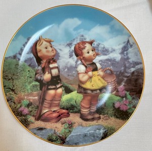 lot 87 image: 6 Hummel Collectors Plates