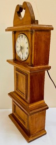 lot 86 image: Charming Vintage Wooden Clock