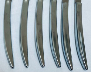 lot 89 image: 6 Carvel Hall Steak Knives