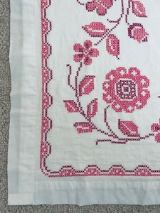 lot 101 image: Vintage Cross Stitched Thin Quilt