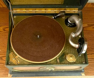 lot 106 image: Vintage Berg Artone Turntable