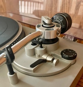 lot 115 image: Technics Turntable System with Manual