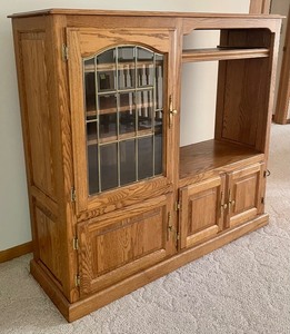 lot 117 image: Outstanding Oak Entertainment Cabinet