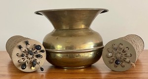 lot 119 image: Beautiful Brass Vintage Decorative Brass Items and Hat Pins