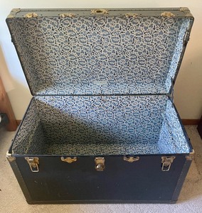lot 133 image: Vintage Travelware Trunk by the Schmidt Trunk Company