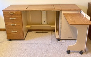 lot 139 image: Horns Expandable Crafting and Sewing Table on Casters
