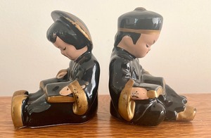 lot 142 image: Asian Inspired Salt and Pepper Shakers
