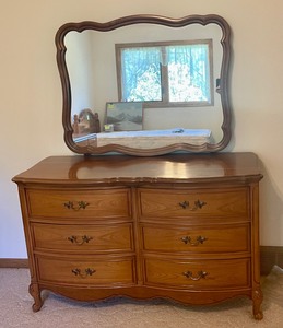 lot 140 image: Vintage Dixie Dresser and Mirror
