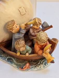 lot 150A image: Hummel Land in Sight Figurine