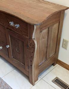lot 165 image: Vintage Oak Commode