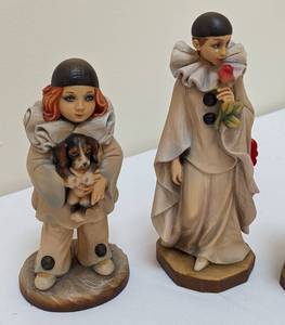lot 168 image: Anri Italian Carved Wood Figurines