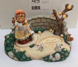 lot 171 image: Hummel Kinder Park Figurines