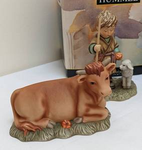 lot 173 image: Eight Hummel Nativity Figurines